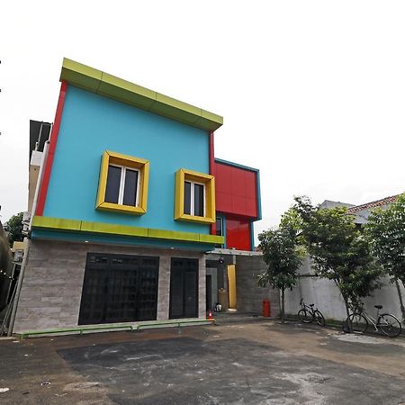 Reddoorz Plus Near Halim Perdanakusuma 2 Jakarta Extérieur photo
